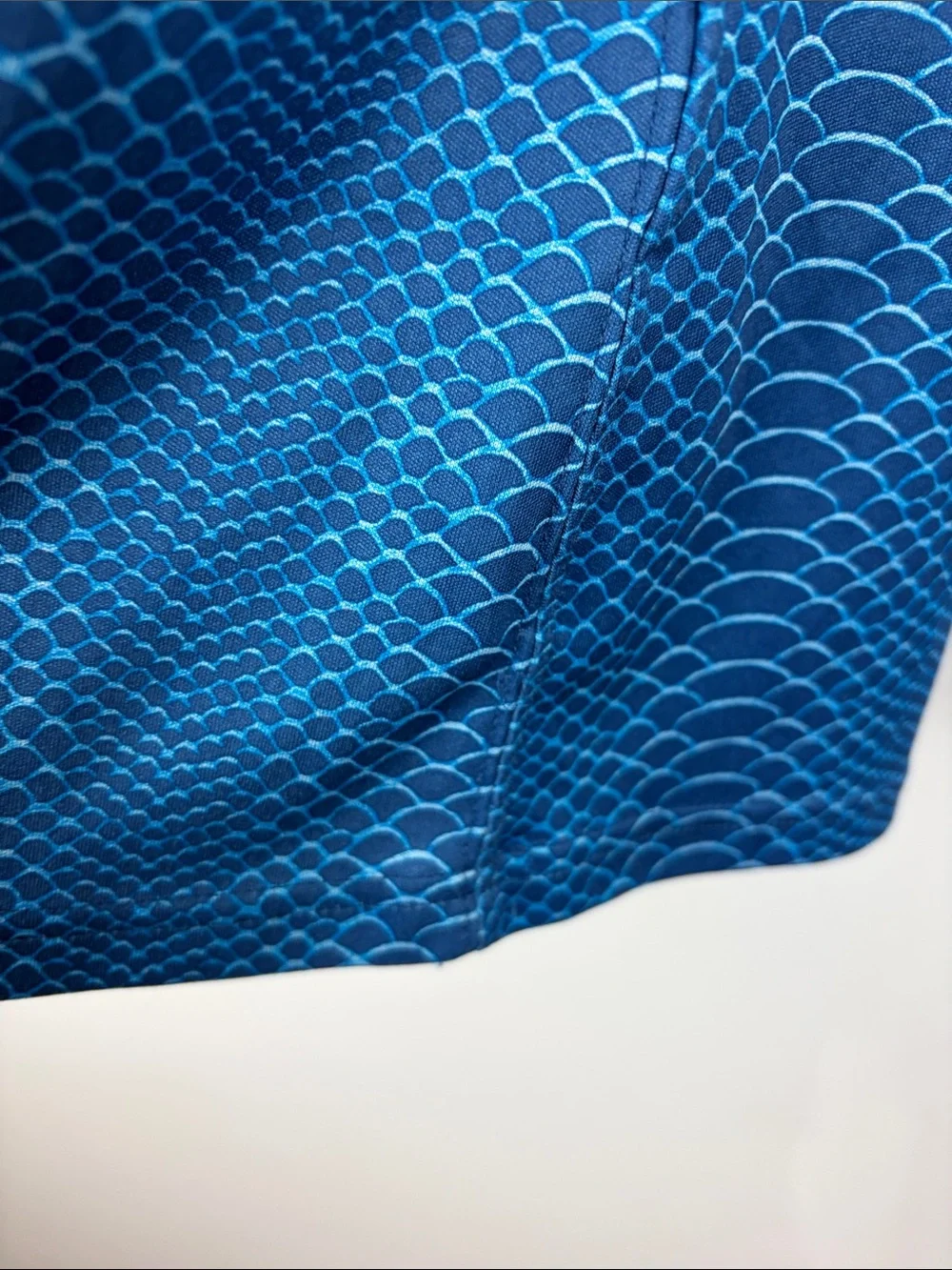 Under Armour HeatGear Blue Scale Print Athletic Tee Size Large - Picture 9 of 11